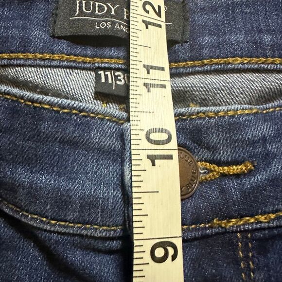Judy Blue Relaxed fit jeans 11/30 - Picture 7 of 9
